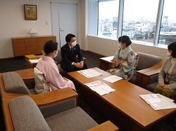 岐阜長良川温泉旅館協同組合若女将会会長 伊藤知子氏が「第35回にっぽんの温泉100選」における結果を報告