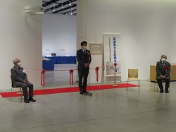 「美濃手すき和紙を捧ぐ展～TOKYO2020の賞状～」に出席し、あいさつ及びテープカット