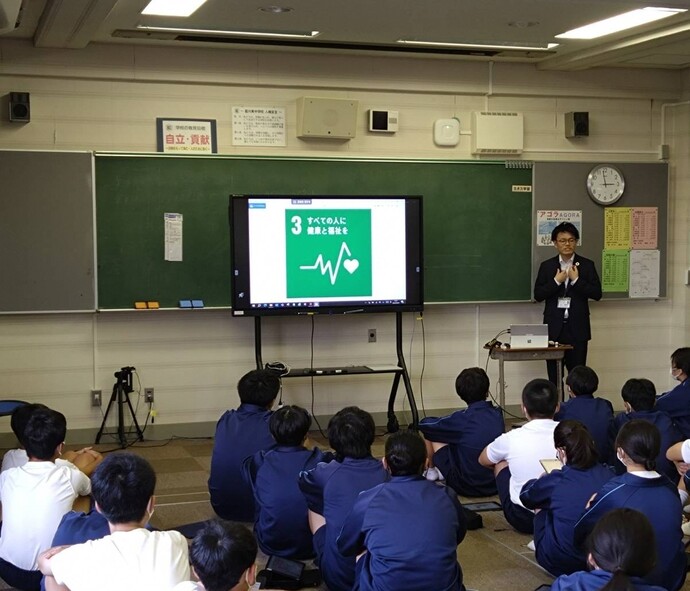 藍川東中学校における出前講座の様子