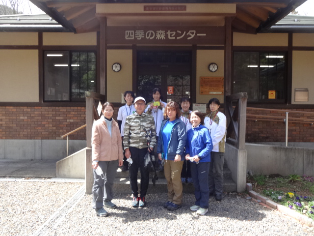 Let'sたるいからの参加者4人と実践指導者での集合写真