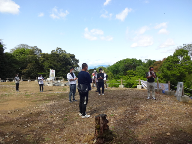 参加者が心拍数を計測している