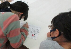 壁新聞づくり(作成の様子)