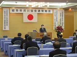 令和4年度岐阜県河川協会役員会・通常総会に出席し、あいさつ及び議長