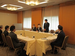 令和4年度中核市市長会「第1回アフターコロナを見据えた地域経済活性化策検討プロジェクト会議」に出席（東京）