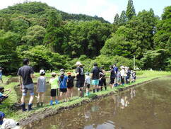 写真：田植えレクチャー