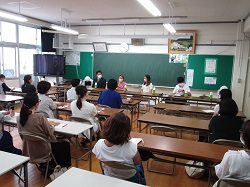 ライフコーチ ボーク重子氏と則武小学校保護者との懇談会に出席