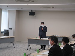 令和4年度第1回岐阜地域広域圏協議会に出席し、あいさつ及び議長（各務原市）