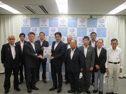 同会長として岐阜市水防協会と合同で、国土交通省木曽川上流河川事務所長 板垣修氏に提言及び意見交換