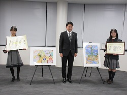 梅林小学校6年定盛雅子さん、岐阜聖徳学園大学附属中学校2年岡田真幸さんが世界青少年発明工夫展2022にて金賞受賞を報告