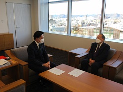 山県市長 林宏優氏と面談