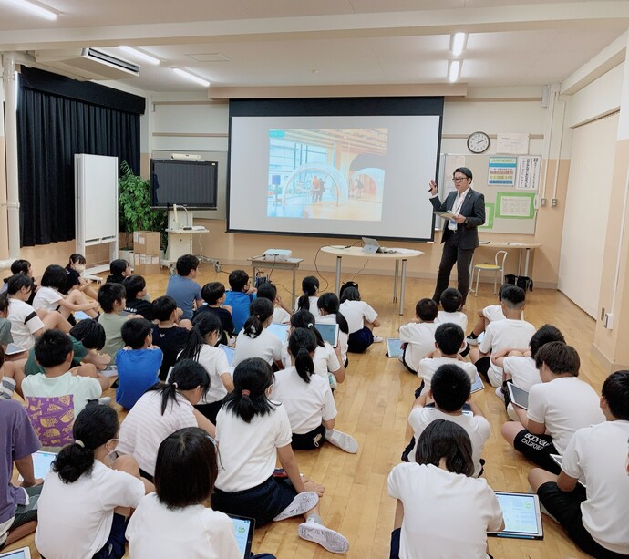 徹明さくら小学校での出前講座の様子