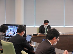 第54回岐阜県新型コロナウイルス感染症対策協議会及び第66回岐阜県新型コロナウイルス感染症対策本部本部員会議にオンラインで出席の様子
