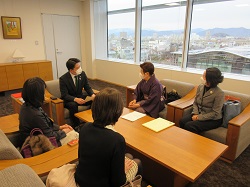 岐阜ゾンタクラブ会長 安田多賀子氏と面談の様子