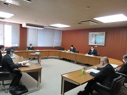 令和5年第1回岐阜県後期高齢者医療広域連合議会定例会に広域連合長として出席し、提案説明。その後、同正副広域連合長会に出席の様子