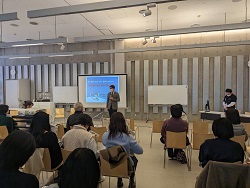 AYA WEEK GIFU2023合同シンポジウム「がん教育はご存じですか」に出席し、あいさつの様子