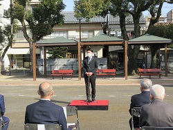 木之本公園オープニングセレモニーにて、あいさつ及び植樹の様子