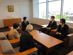 総務省岐阜行政監視行政相談センター所長　佐藤義久氏が着任のあいさつの様子