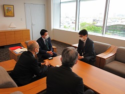 岐阜県県土整備部河川課長　真鍋将一氏が着任のあいさつの様子