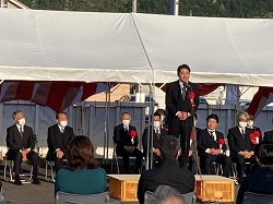 山県市長選挙当選祝いの様子