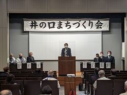 井の口まちづくり会令和5年度定期総会に出席し、あいさつの様子