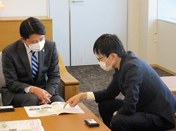 中部地方整備局岐阜国道事務所長　松實崇博氏が着任のあいさつの様子