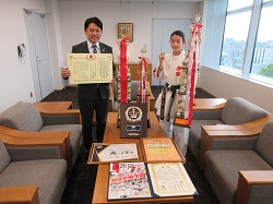 岐阜大学教育学部附属小中学校8年　丸本依央奈さんが全日本フルコンタクトカラテJrランキング2022ほかの優勝報告の様子