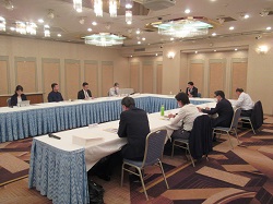 令和5年度岐阜長良川温泉旅館協同組合通常総会講演会に出席し、講演の様子