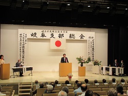 岐阜県退職公務員連盟令和5年度岐阜支部総会に出席し、あいさつの様子