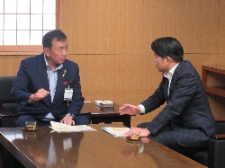 岐阜県市長会会長として、大垣市長 石田仁氏と面談の様子