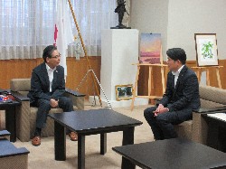 岐阜県市長会会長として、可児市長 冨田成輝氏と面談の様子