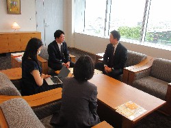 岐阜バスケットボール株式会社代表取締役社長 那須史明氏と面談の様子