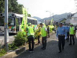 夏の交通安全県民運動に伴う市内巡視及び街頭啓発活動に参加の様子