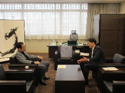 岐阜県市長会会長として、羽島市長 松井聡氏と面談の様子
