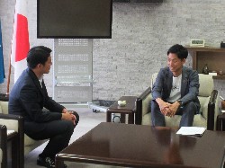 岐阜県市長会会長として、美濃加茂市長 藤井浩人氏と面談の様子