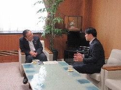 岐阜県市長会会長として、瑞浪市長 水野光二氏と面談の様子