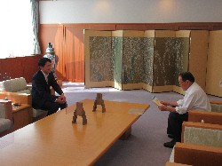 岐阜県市長会会長として、山県市長 林宏優氏と面談の様子