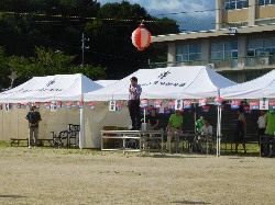 芥見東夏まつり・盆おどり大会に出席し、あいさつの様子