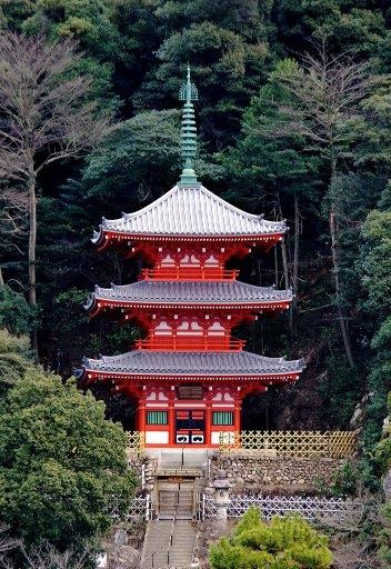 写真:復元後 三重塔外観