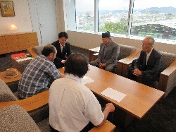 狂俳 岐阜中社代表 安藤楽泉氏ほかと面談の様子