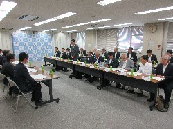 同会長として岐阜市水防協会と合同で、国土交通省木曽川上流河川事務所長 板垣修氏に提言及び意見交換の様子