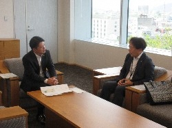 カワボウ株式会社代表取締役社長 川島政樹氏と面談の様子