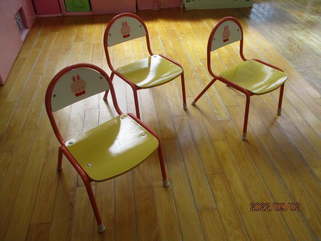 写真：児童用椅子