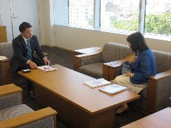 一般社団法人 夢州新産業・都市創造機構代表理事 井垣貴子氏と面談の様子