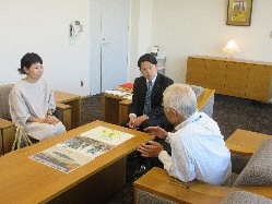 市内在住の下田花子氏と面談の様子