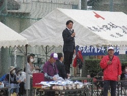 芥見校区市民運動会・防災訓練に出席し、あいさつの様子