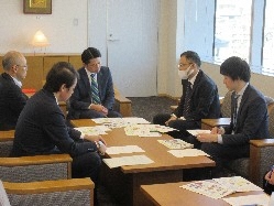 国土交通省中部地方整備局建政部長 越智健吾氏と面談の様子