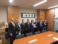 同じく、衆議院議員 野田聖子氏へ提言及び意見交換の様子