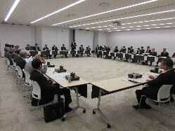 全国治水期成同盟会連合会会長 脇雅史氏ほかとの意見交換会に出席の様子