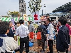 岐阜市農業まつりを視察の様子