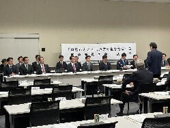 「中核市とともに地方分権を推進する国会議員の会」勉強会に出席の様子